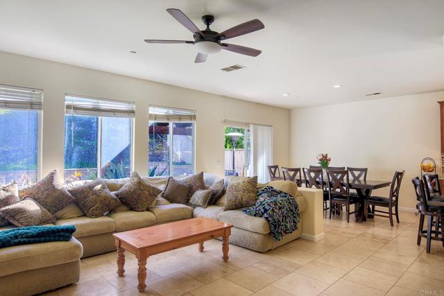 Detail Gallery Image 9 of 41 For 1379 Corte Bagalso, San Marcos,  CA 92069 - 4 Beds | 3 Baths