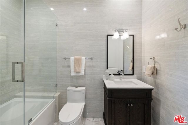 4351 Vanalden Avenue, Tarzana CA: https://media.crmls.org/mediaz/2519cf49-5462-4e71-be84-6797ed1cd91e.jpg