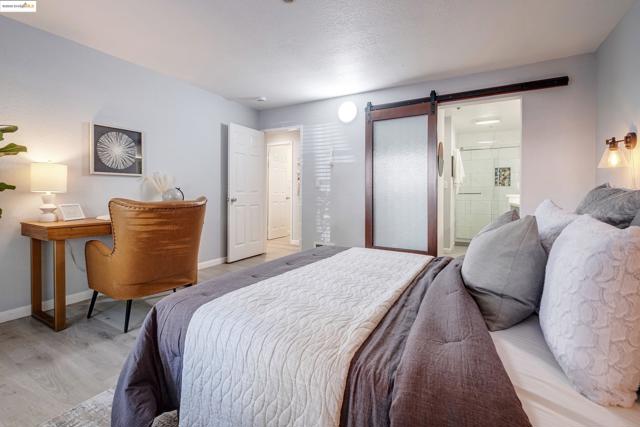 389 Belmont St, Oakland CA: https://media.crmls.org/mediaz/2519df31-b4e9-4cbc-9488-74b1701d0521.jpg