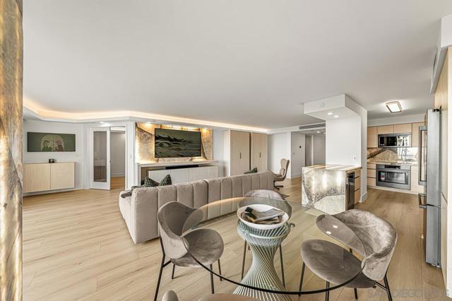1820 Avenida Del Mundo, Coronado CA: https://media.crmls.org/mediaz/251a3043-09f2-4215-bd6b-85a4e6b4f93b.jpg