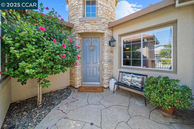 2078 Bridgeport Loop, Discovery Bay CA: https://media.crmls.org/mediaz/251a5bb6-36d6-4b73-a980-4de810d6d180.jpg