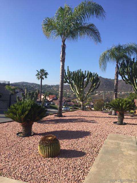 2552 Wind River Rd, El Cajon CA: https://media.crmls.org/mediaz/251a5e48-0a9d-48b5-ac6b-158c09cca838.jpg
