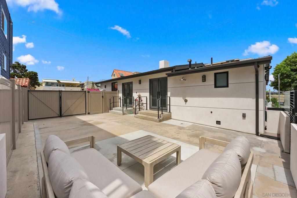 838 Portsmouth Court - photo 2