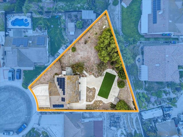 5356 Malcolm St, Oceanside CA: https://media.crmls.org/mediaz/251baaf7-3df8-43d5-8ff4-d96c002b518f.jpg