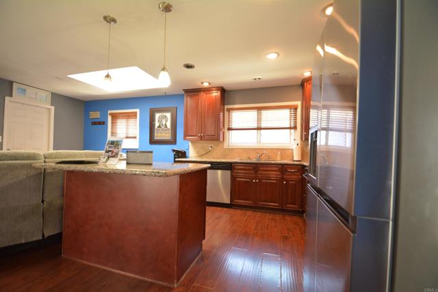 8838 Ashmore, Spring Valley CA: https://media.crmls.org/mediaz/251c6416-fa02-4a6c-a946-d88283640943.jpg