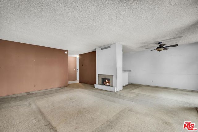 1010 North Kings Road, 218 photo 5