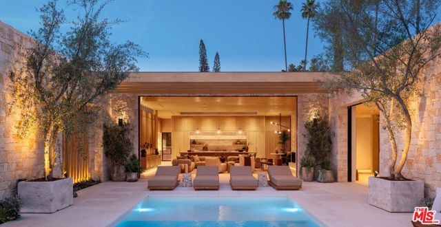 1039 Wallace, Beverly Hills CA: https://media.crmls.org/mediaz/251cb30b-7ad7-4ea6-bef9-ab2c5d423a40.jpg