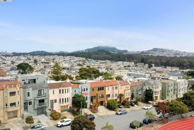 658 30Th Ave, San Francisco CA: https://media.crmls.org/mediaz/251ccb6f-9f06-4f6b-9aac-37c5e7815ee5.jpg
