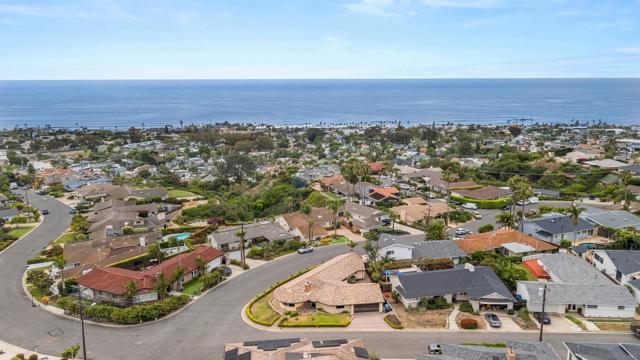 5602 Ladybird Lane, La Jolla CA: https://media.crmls.org/mediaz/251cda57-381c-4bd8-bb8c-cfb60e41a4e9.jpg
