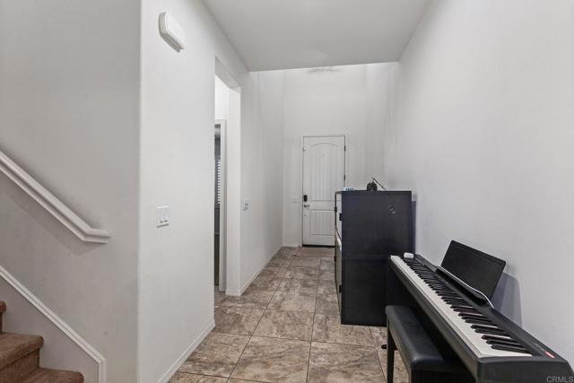 360 Calle Vela, San Marcos CA: https://media.crmls.org/mediaz/251cf292-805b-4b73-a236-1768b4e74d39.jpg