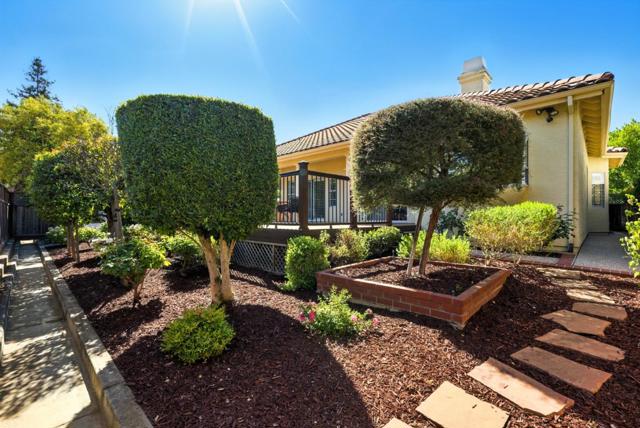 1128 Sterling Gate Drive, San Jose CA: https://media.crmls.org/mediaz/251cf331-563b-4d0d-9f28-ab37f205ca2d.jpg