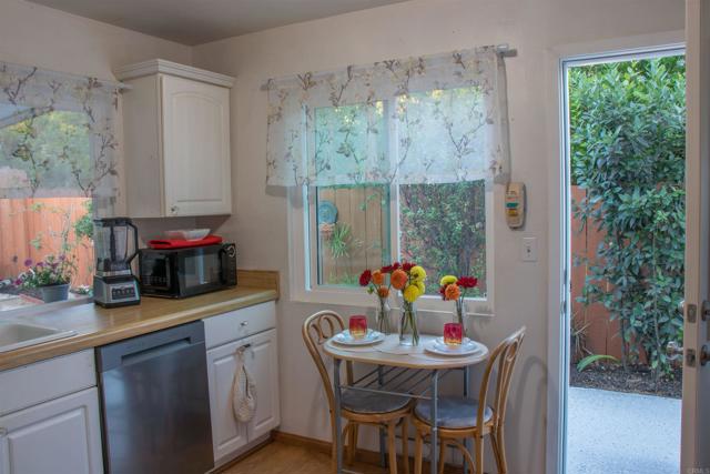 1682 Saddlehorn Drive, San Marcos CA: https://media.crmls.org/mediaz/251d49e2-97a9-4321-a8b0-b1b1736d33eb.jpg