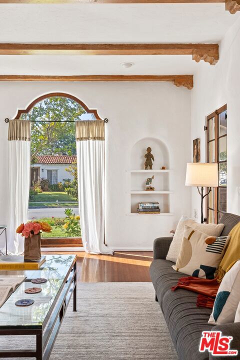 10516 Tennessee Avenue, Los Angeles CA: https://media.crmls.org/mediaz/251db698-2505-4de9-93a4-67d8ede1a757.jpg