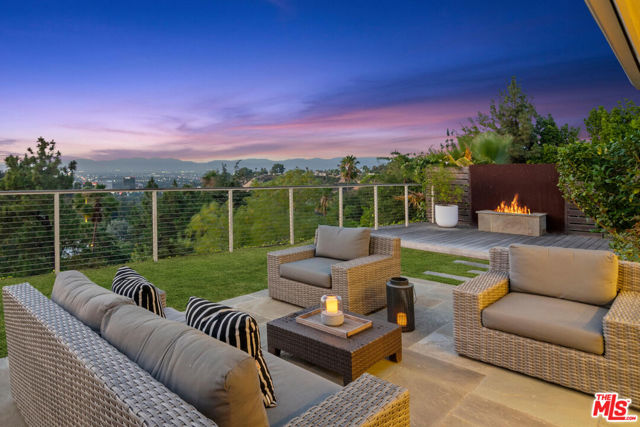 3482 Vista Haven Road, Sherman Oaks CA: https://media.crmls.org/mediaz/251e1401-8487-4a90-913d-774e55fd538b.jpg