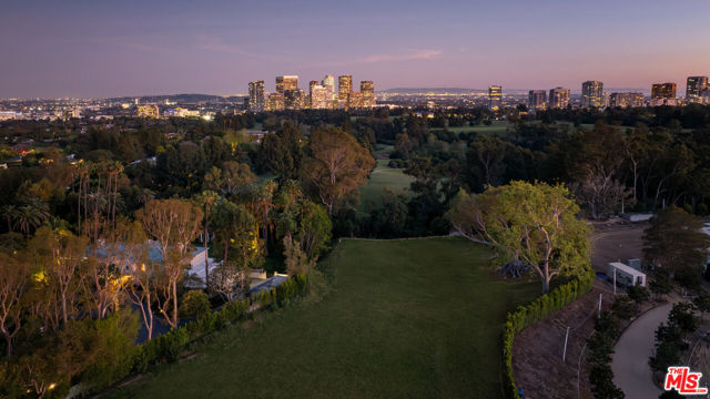 150 S Carolwood Drive, Los Angeles CA: https://media.crmls.org/mediaz/251e2bd4-daa4-44bc-809c-b1c4685cd4a0.jpg