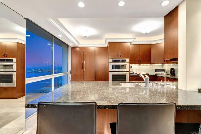 1770 Avenida del Mundo, Coronado CA: https://media.crmls.org/mediaz/251e47a7-c8aa-4b34-a6ea-2a9d5e81a716.jpg