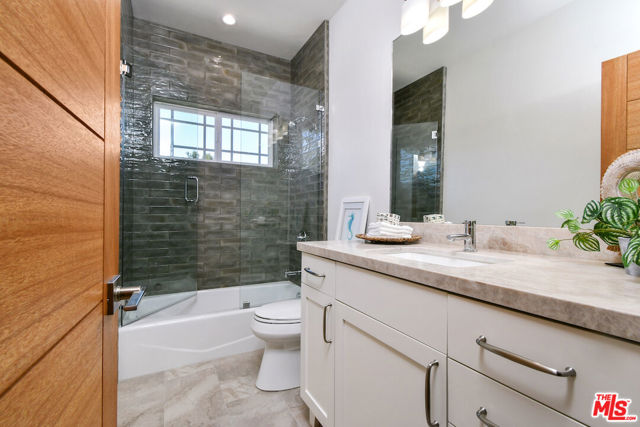 29677 Mulholland Highway, Agoura Hills CA: https://media.crmls.org/mediaz/251e8862-a89f-4961-9e45-577b9e4cdade.jpg