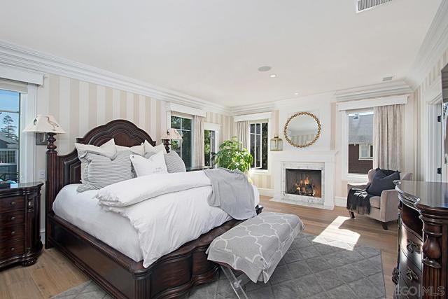 1105 F Avenue, Coronado CA: https://media.crmls.org/mediaz/251eae1d-416d-4dff-84d6-7156b0367d48.jpg