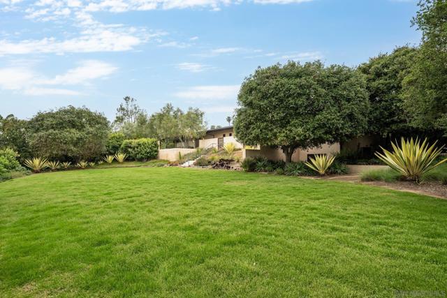 6005 La Jolla Scenic Dr S, La Jolla CA: https://media.crmls.org/mediaz/251f7cbb-80dd-4fa8-9465-e20ab2938414.jpg