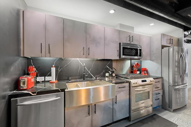 350 11Th Avenue, San Diego CA: https://media.crmls.org/mediaz/251fa317-a087-422b-8d59-f2a5eeb78d93.jpg