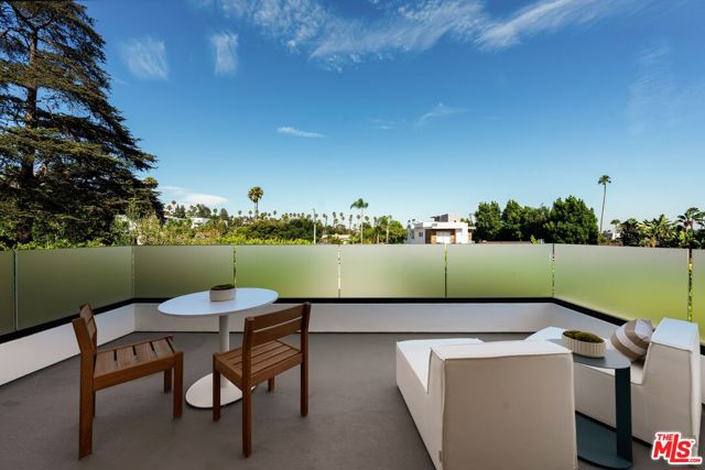 1609 N Stanley Avenue, Los Angeles CA: https://media.crmls.org/mediaz/251fb844-76f2-4817-8530-62ffd4934f5b.jpg