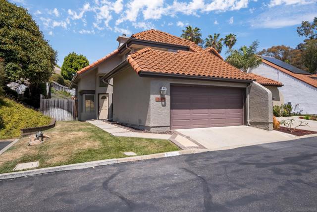 2818 Forest View Way, Carlsbad CA: https://media.crmls.org/mediaz/251fb9fc-72ec-4d6c-b6c9-2512dd5a6d37.jpg
