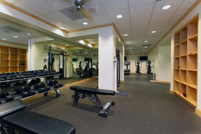 939 Coast Blvd. 5G, La Jolla CA: https://media.crmls.org/mediaz/25205dda-0de5-445a-8e4c-98a0f519a6ea.jpg
