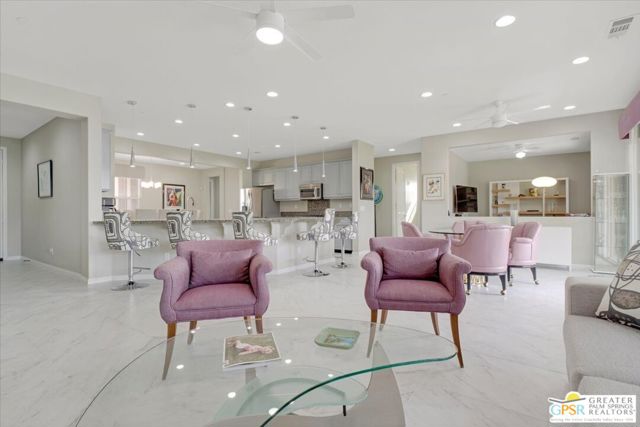 74121 Kingston Court, Palm Desert CA: https://media.crmls.org/mediaz/25207550-a79e-4c70-8b0b-c0084b1639cd.jpg