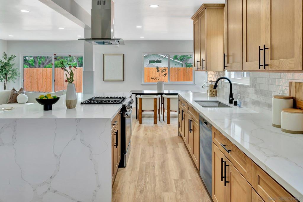 MLS #250034305SD img 14