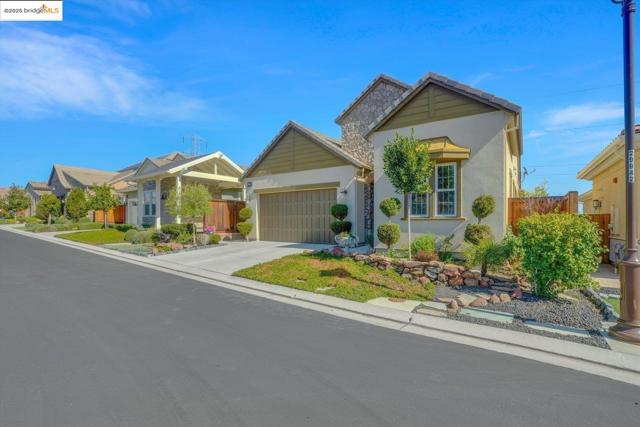 1577 Chianti LN, Brentwood CA: https://media.crmls.org/mediaz/2521910b-dfaf-4f65-8393-d1fe24fd717e.jpg