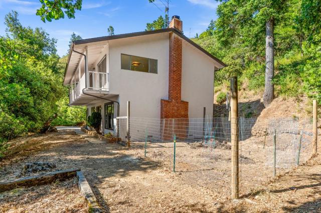26025 Highland Way, Los Gatos CA: https://media.crmls.org/mediaz/2521cc2d-0148-402e-bc87-f19963da7f92.jpg