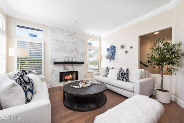 976 Blackbourne, Oak Park CA: https://media.crmls.org/mediaz/2522077b-b934-4d1b-98da-e6e23b3b62e6.jpg