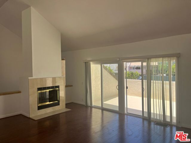 4650 Park Mirasol, Calabasas CA: https://media.crmls.org/mediaz/252219a3-118f-4614-924a-d97bb659d548.jpg