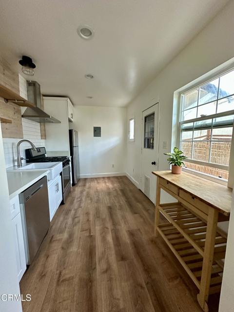 401 Del Norte Street, Los Angeles CA: https://media.crmls.org/mediaz/252259a4-25b7-4749-a3b9-8954d6c5c20d.jpg