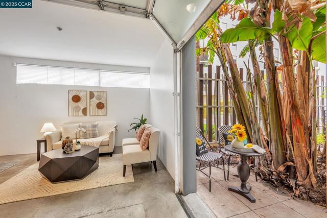 1231 Pine St, Oakland CA: https://media.crmls.org/mediaz/25226bec-e4be-42b1-b9b6-d7e45633d03b.jpg