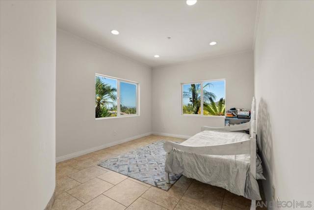2342 CARIOCA PL, Vista CA: https://media.crmls.org/mediaz/25226ce6-657c-4092-9a03-d4b52094936a.jpg