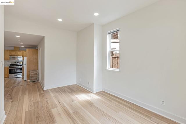 2033 Clement St, San Francisco CA: https://media.crmls.org/mediaz/25227a32-b098-4ecc-9956-b98eaab23273.jpg