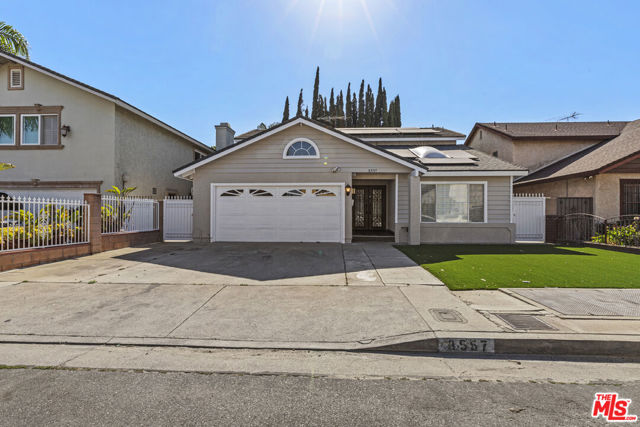 8557 Norwich Avenue, North Hills CA: https://media.crmls.org/mediaz/2522f138-41f8-49b7-a225-11734544395f.jpg