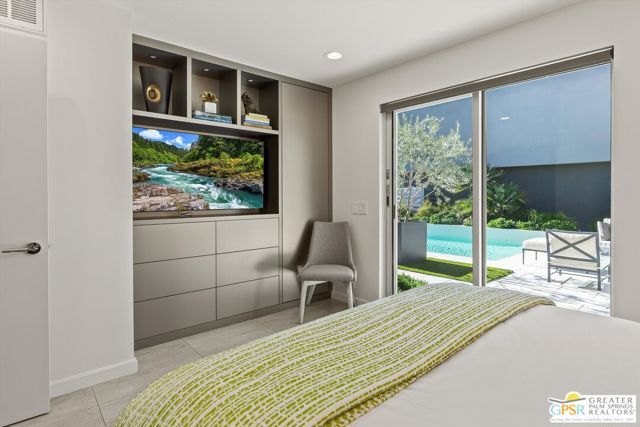 1062 Hunter Drive, Palm Springs CA: https://media.crmls.org/mediaz/25230b45-421c-4f61-8125-e1120c6b6493.jpg