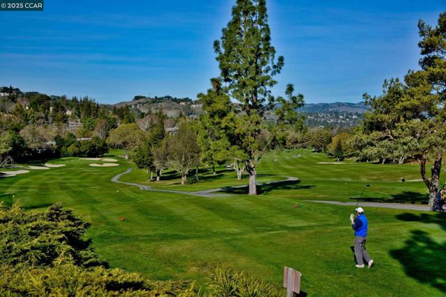 3209 Golden Rain Rd, Walnut Creek CA: https://media.crmls.org/mediaz/2523da04-466c-4751-8154-551376207c62.jpg