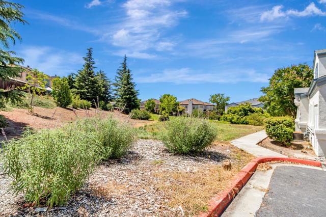 828 Monarch Lane, San Jose CA: https://media.crmls.org/mediaz/2523e349-9715-4bbd-a5bb-e45db466b5ee.jpg