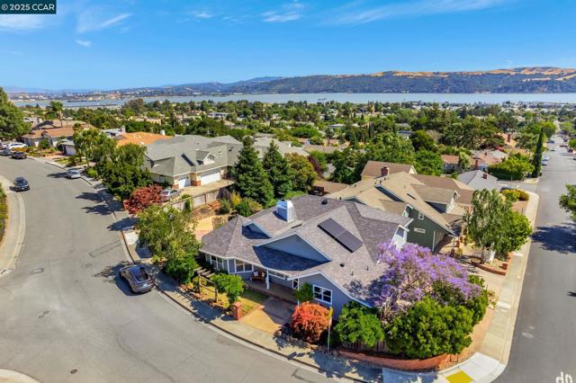 300 Saint Augustine Ct, Benicia CA: https://media.crmls.org/mediaz/25240d90-715f-4341-8f86-687d4deac8e5.jpg