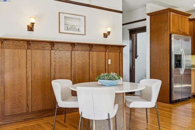 1335 Grove St, Alameda CA: https://media.crmls.org/mediaz/25243ce4-0143-4884-ac5d-0eb09bb6c8e0.jpg