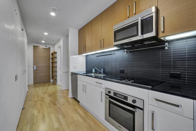 74 New Montgomery Street, San Francisco CA: https://media.crmls.org/mediaz/25253e21-a1b9-4228-8862-aff8217077f3.jpg