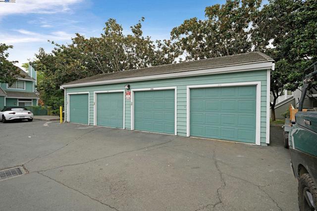 205 Dursey Dr, Pinole CA: https://media.crmls.org/mediaz/2525bded-c8ca-457b-87d2-f99d8bbf72c0.jpg