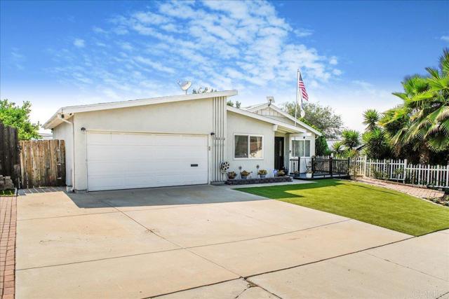 Detail Gallery Image 3 of 30 For 10212 Swanton Dr, Santee,  CA 92071 - 4 Beds | 2 Baths