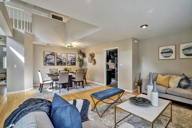 30 San Vicente Ct, Danville CA: https://media.crmls.org/mediaz/252617a1-5258-4b24-a7b7-cfcd62175a51.jpg