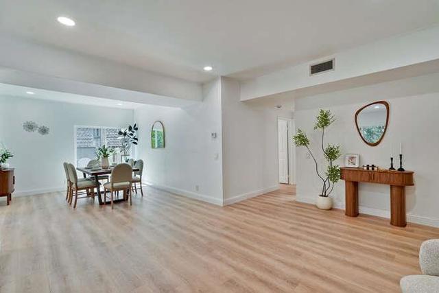 425 N El Camino Real, San Mateo CA: https://media.crmls.org/mediaz/252670be-2eb8-4db0-9e76-0cc7a8696053.jpg