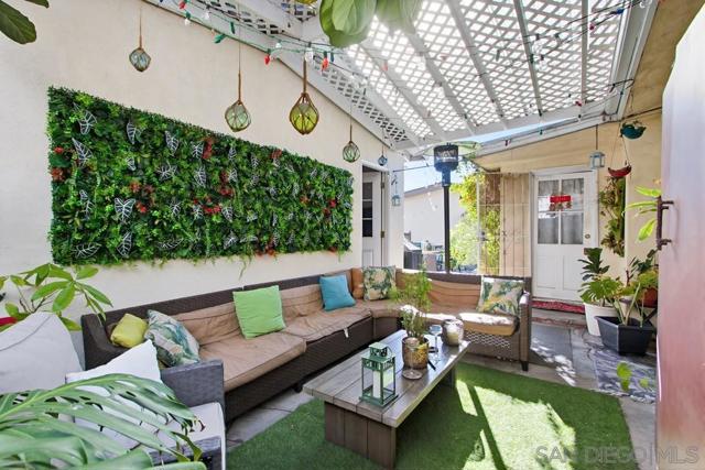 1654 LINWOOD ST, San Diego CA: https://media.crmls.org/mediaz/2526b432-2529-48c8-b9f9-eaaaeae00a6f.jpg