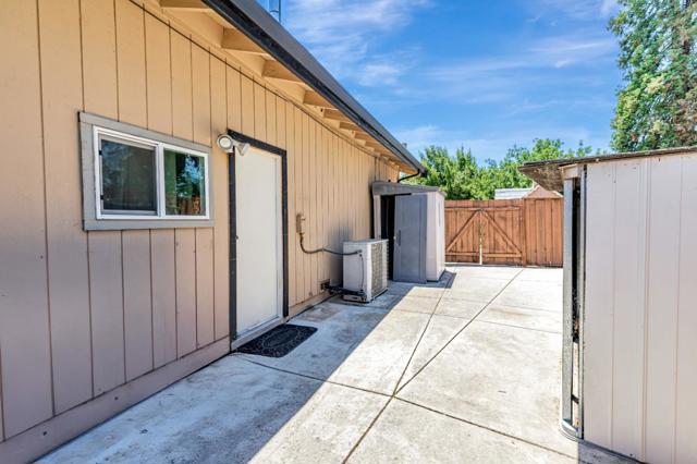 1298 Hersman Drive, Gilroy CA: https://media.crmls.org/mediaz/2526cd31-1a56-4bf9-8ce8-e5a64b01fa4e.jpg